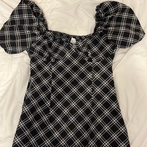 H&M DIVIDED BLACK AND WHITE PLAID DRESS PUFF SLEEVE DRESS